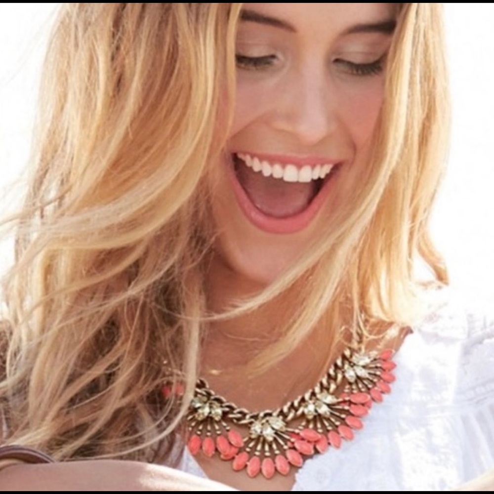 Stella & Dot Coral Cay Necklace
